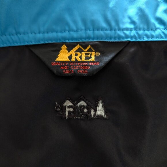 REI Vest Men's L Black Blue Full Zip‎ Snap Mock Neck Pockets Outdoors Logo - Picture 12 of 15